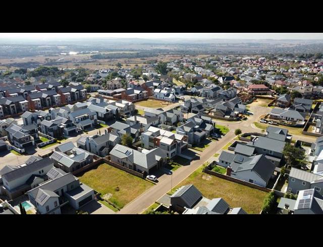 LAND FOR SALE IN GOLDEN FIELDS ESTATE